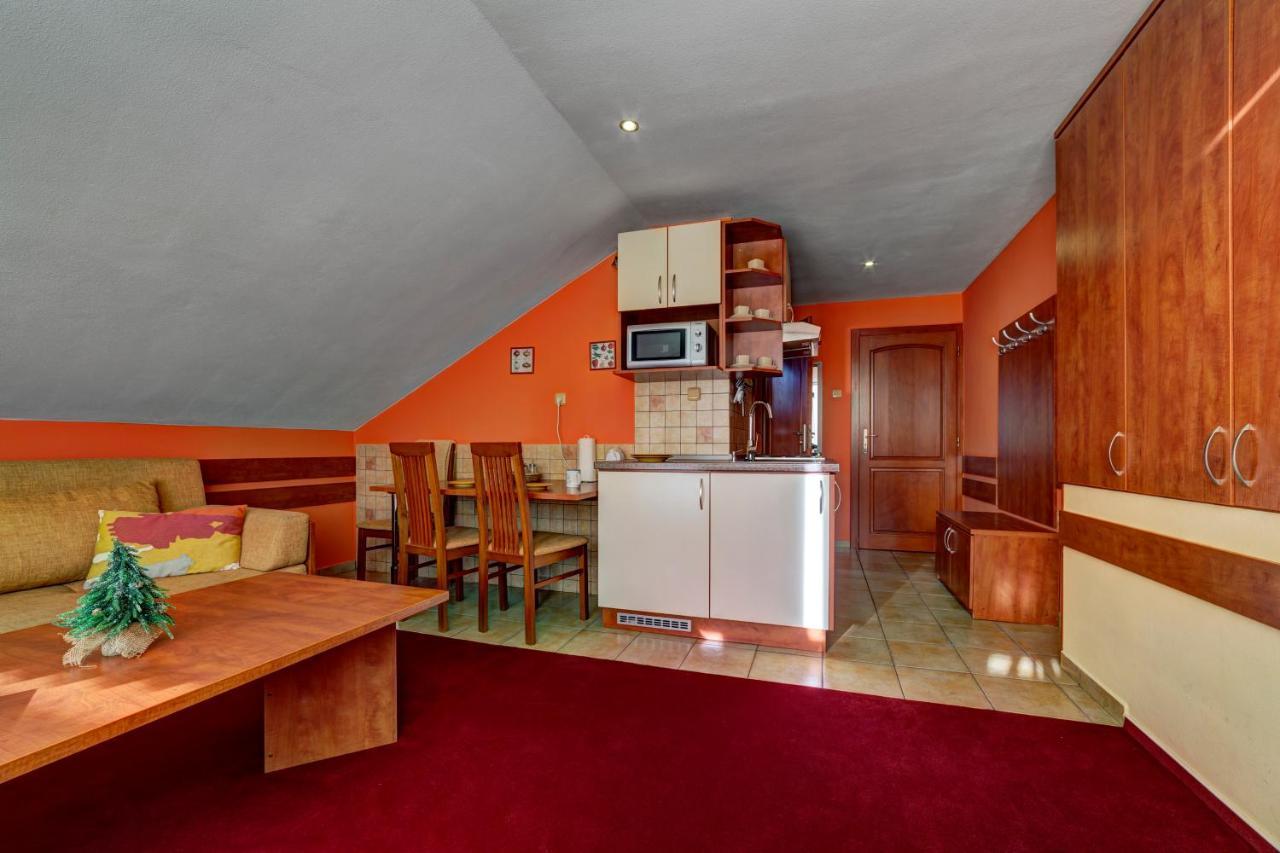Apartmanovy Dom Slniecko Жьяр Екстер'єр фото