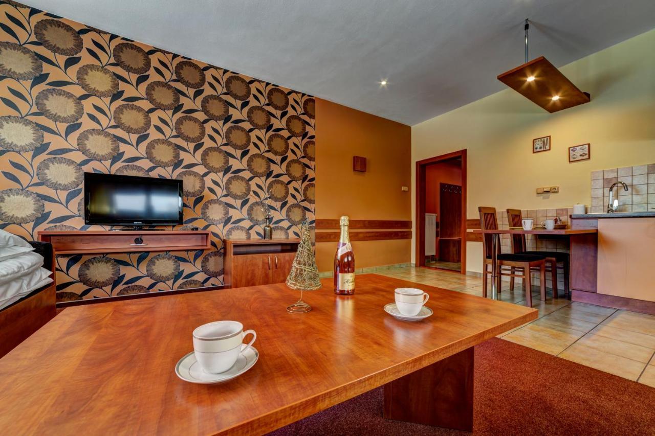Apartmanovy Dom Slniecko Жьяр Екстер'єр фото
