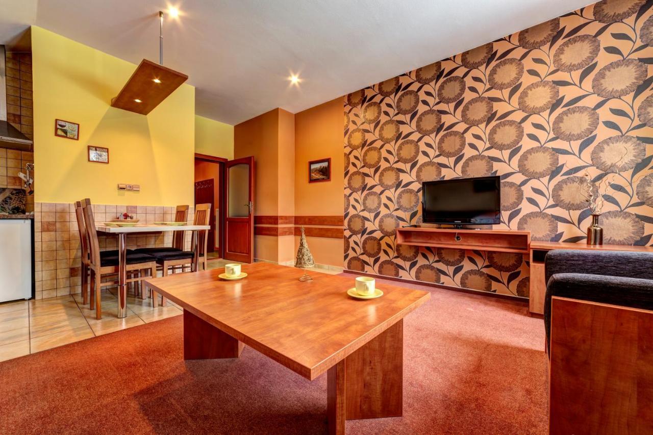 Apartmanovy Dom Slniecko Жьяр Екстер'єр фото