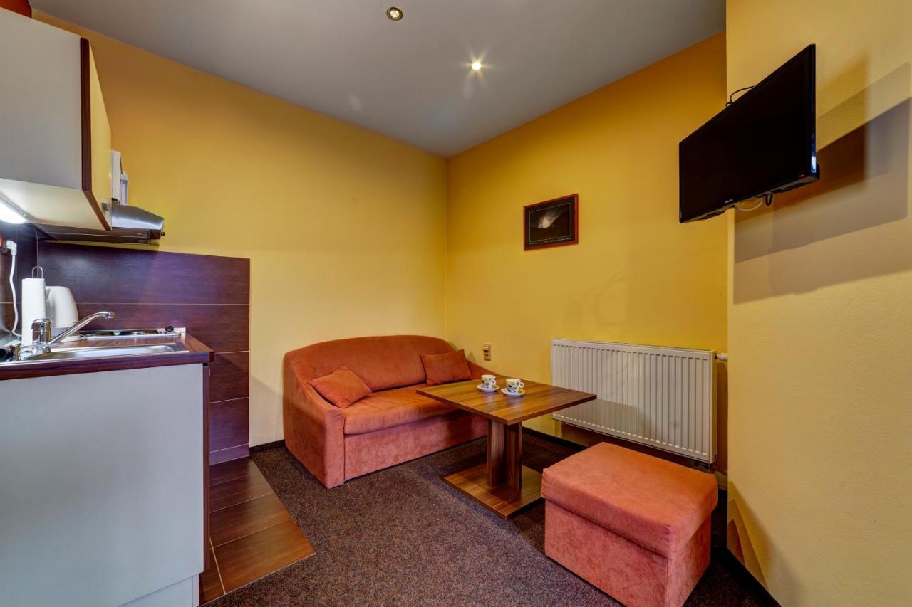 Apartmanovy Dom Slniecko Жьяр Екстер'єр фото