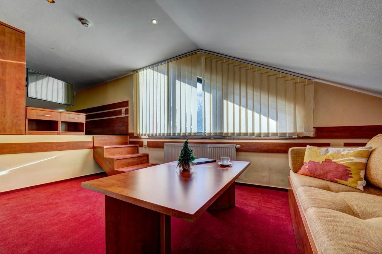 Apartmanovy Dom Slniecko Жьяр Екстер'єр фото