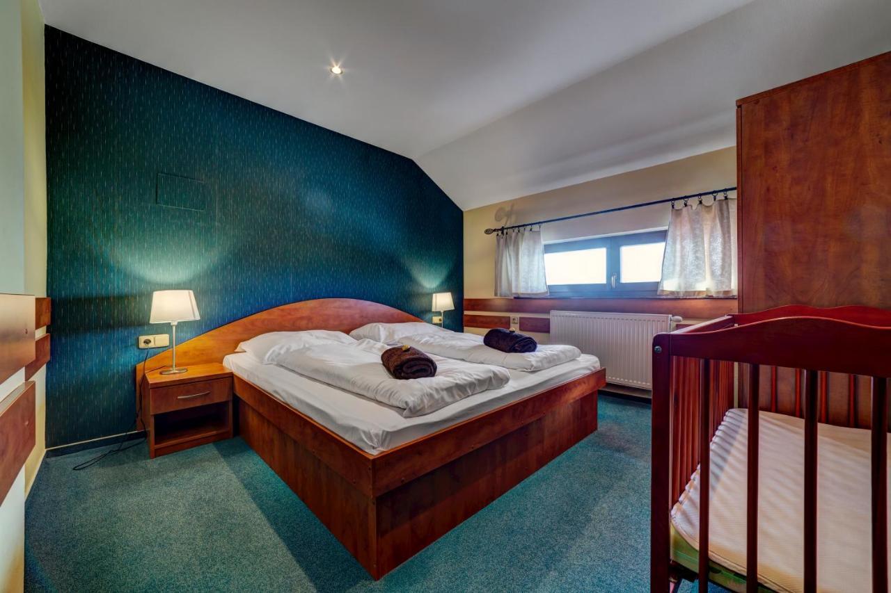 Apartmanovy Dom Slniecko Жьяр Екстер'єр фото