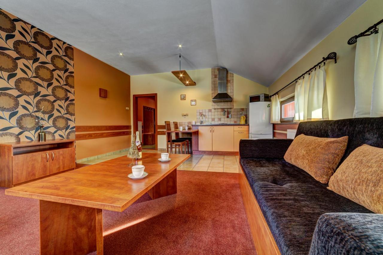 Apartmanovy Dom Slniecko Жьяр Екстер'єр фото