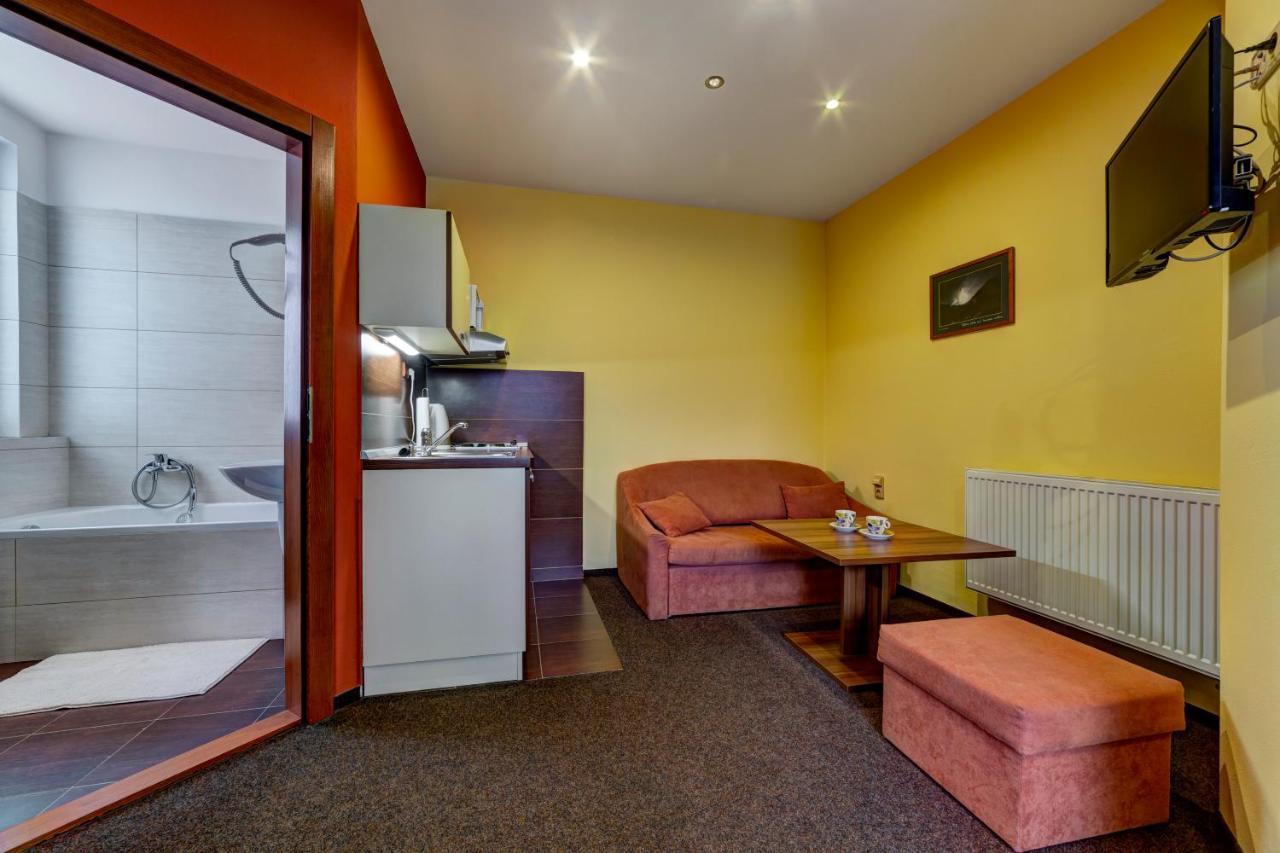 Apartmanovy Dom Slniecko Жьяр Екстер'єр фото